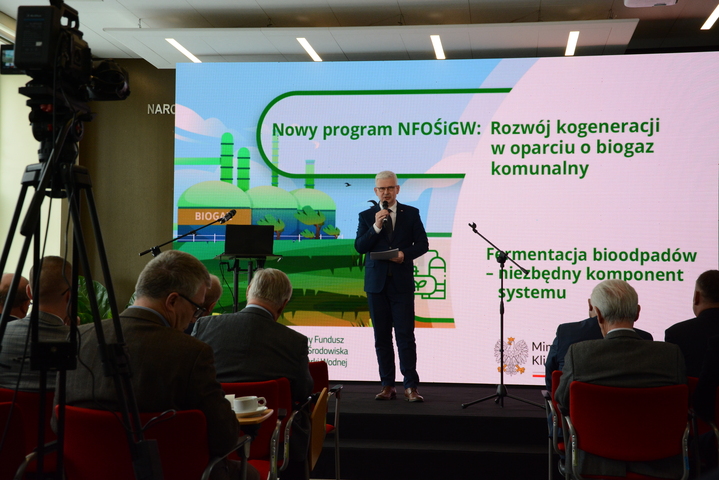 Ireneusz Zyska, wiceminister klimatu i środowiska, na konferencji dot. programu „Rozwój kogeneracji w oparciu o biogaz komunalny”, zdjęcie: MKIŚ
