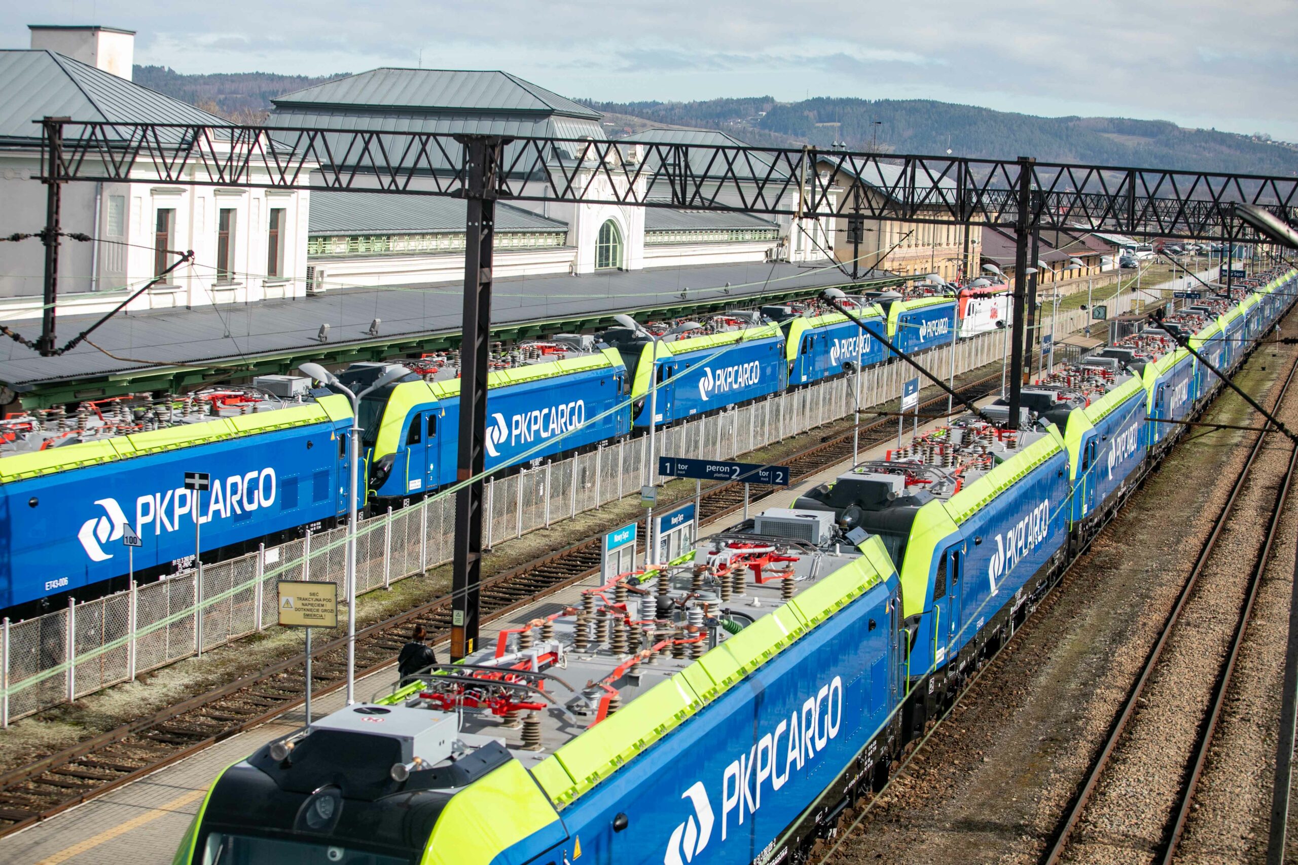 22 marca 2023 r. w Nowym Sączu odbyło się przekazanie PKP Cargo SA pierwszej partii 12 dwusystemowych lokomotyw elektrycznych Dragon 2, które wyprodukował nowosądecki Newag, zdjęcie: MI