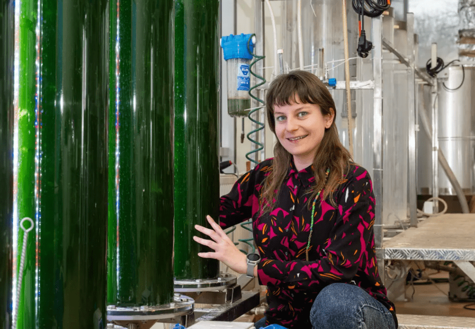 Izabela Świca przygotowuje mikroglony do kosmicznych upraw