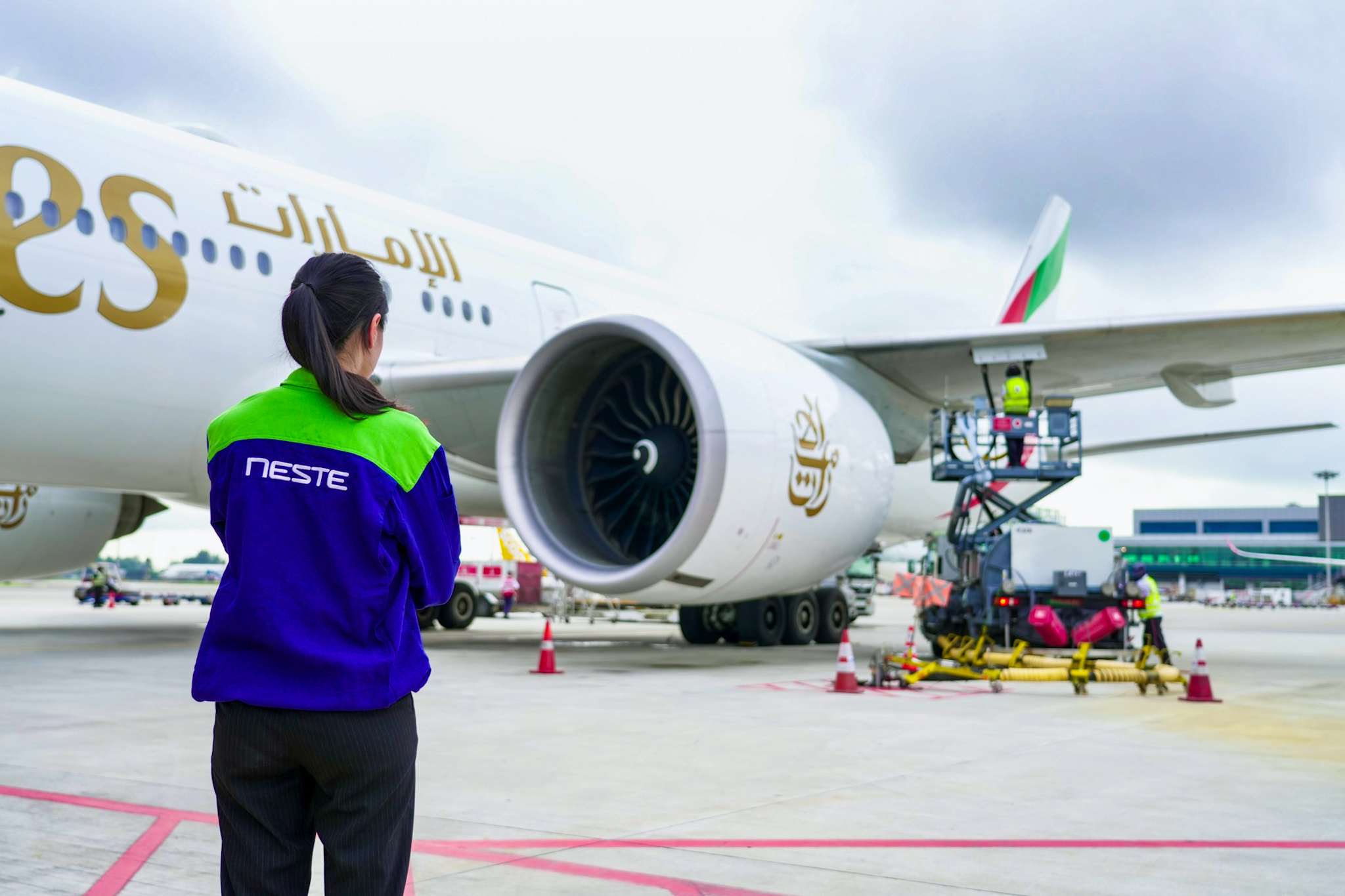 Emirates tankuje samoloty z Singapuru paliwem ekologicznym